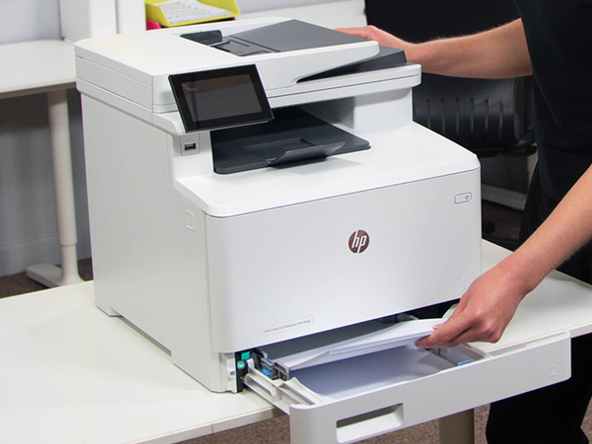 HP LaserJet Enterprise MFP M480f A4 Renkli Yazıcı - detay görünüm (tepsi)