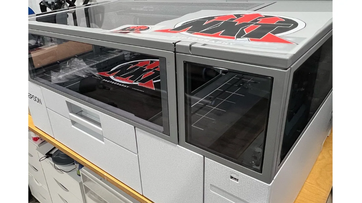 Epson SureColor F1070 kompakt hibrit kumaş ve film baskı yazıcısı