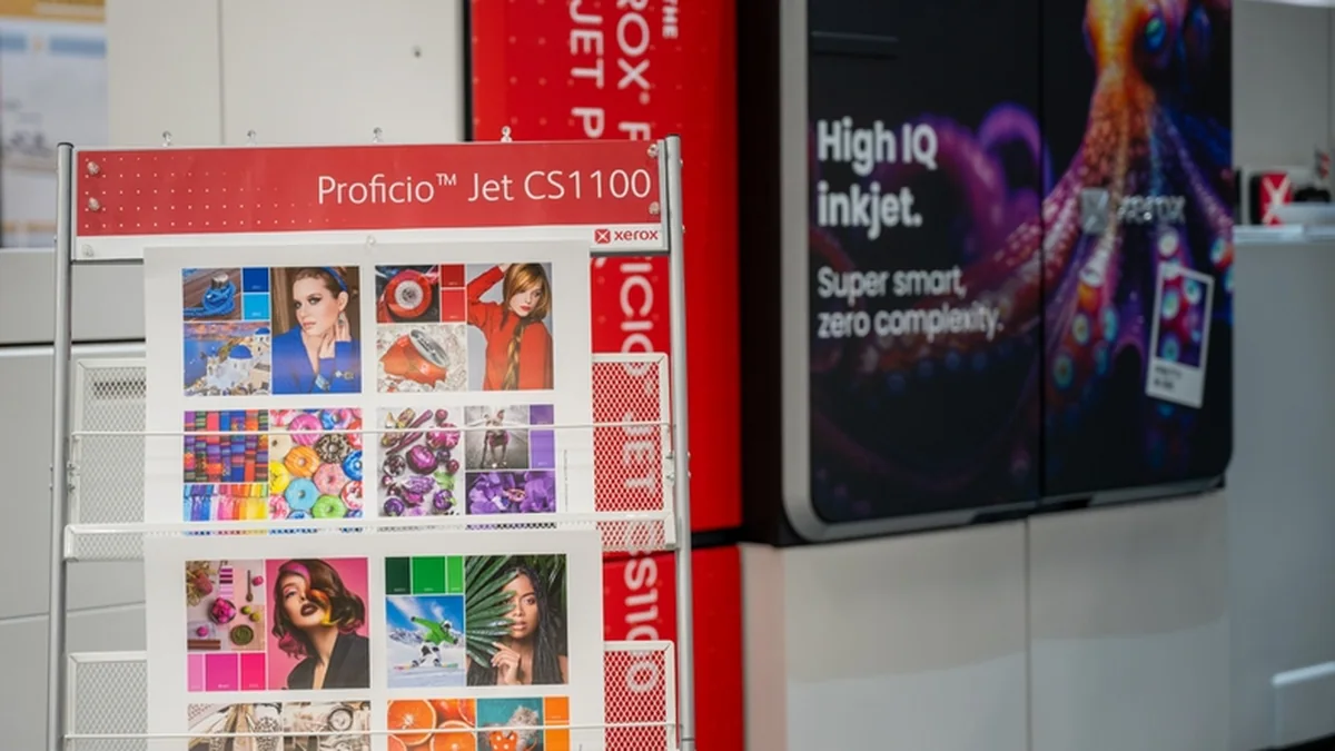 Xerox'un yeni üretim baskı preslerinden birinin matbaa ortamındaki görseli