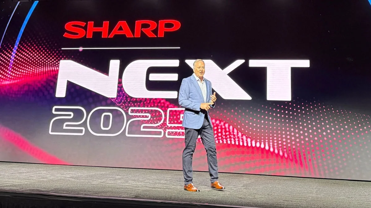 Sharp bayi toplantısında yeni A3 yazıcı modellerinin tanıtıldığı sunum