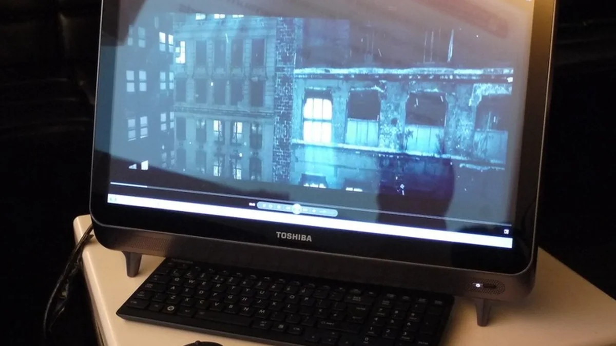 Toshiba LX830 23 inç dokunmatik ekranlı tümleşik masaüstü bilgisayar