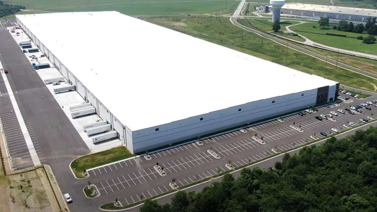 Lexmark için açılan geniş dağıtım merkezinin depo ve sevkiyat alanı